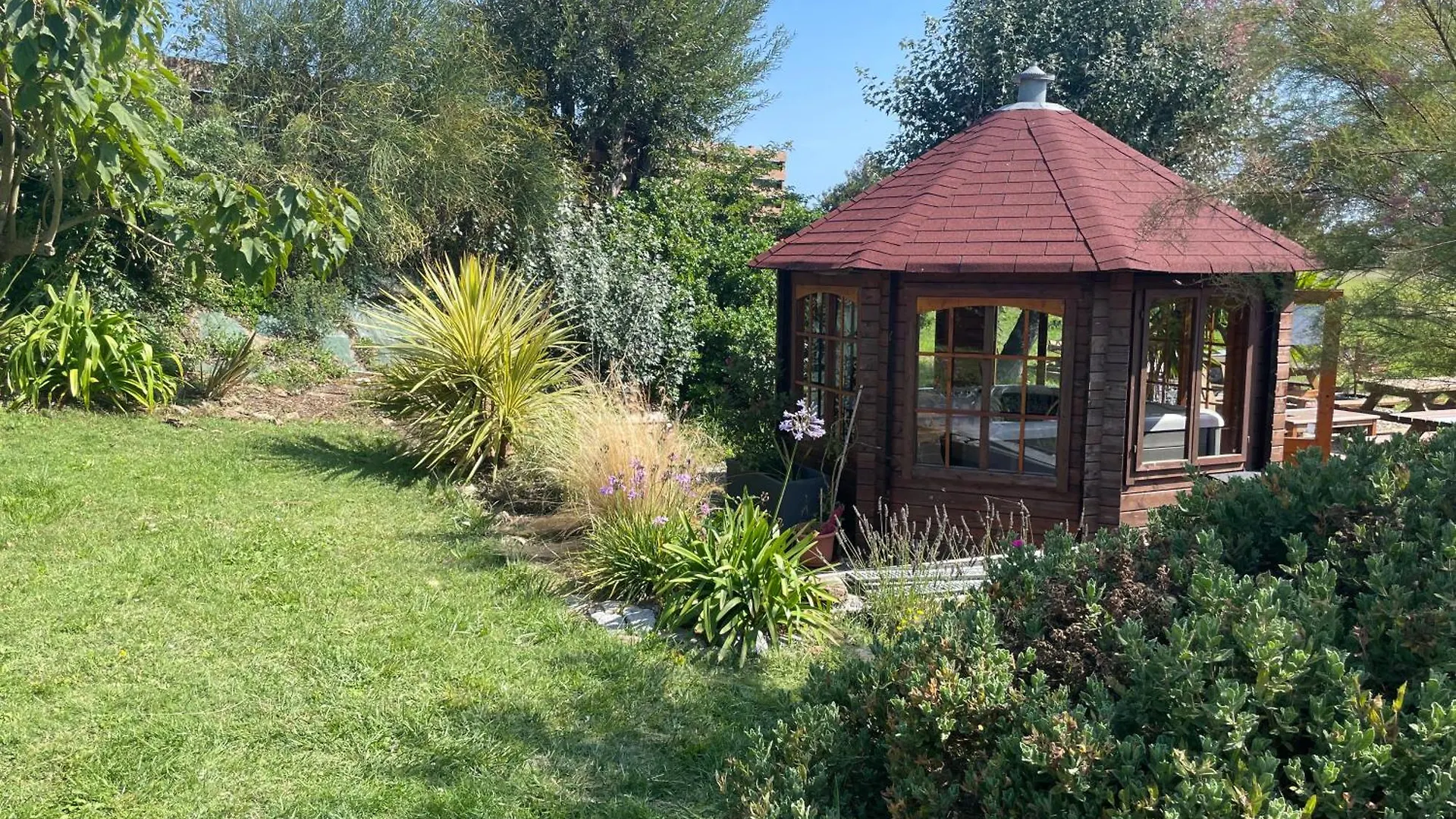 Hotel Aux Tamaris Sauzon 2*,