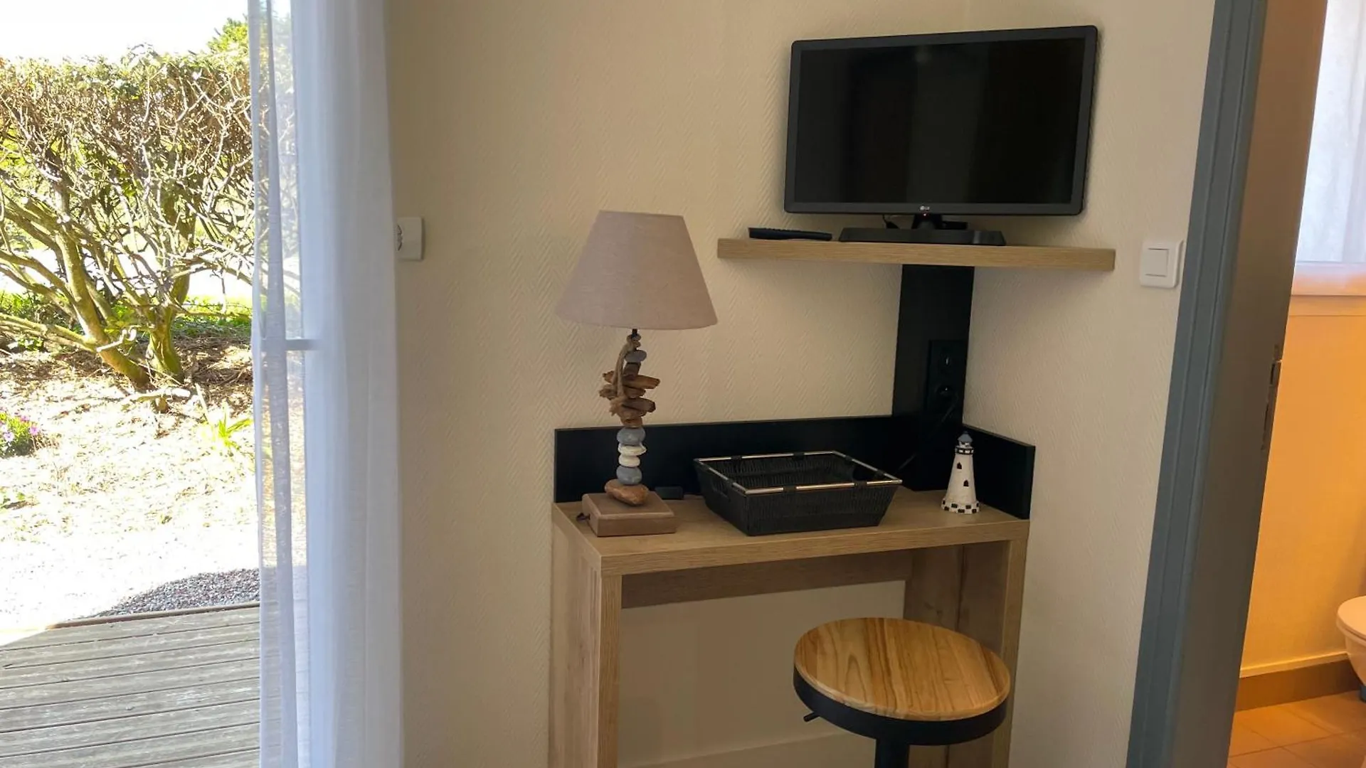 Hotel Aux Tamaris Sauzon 2*,