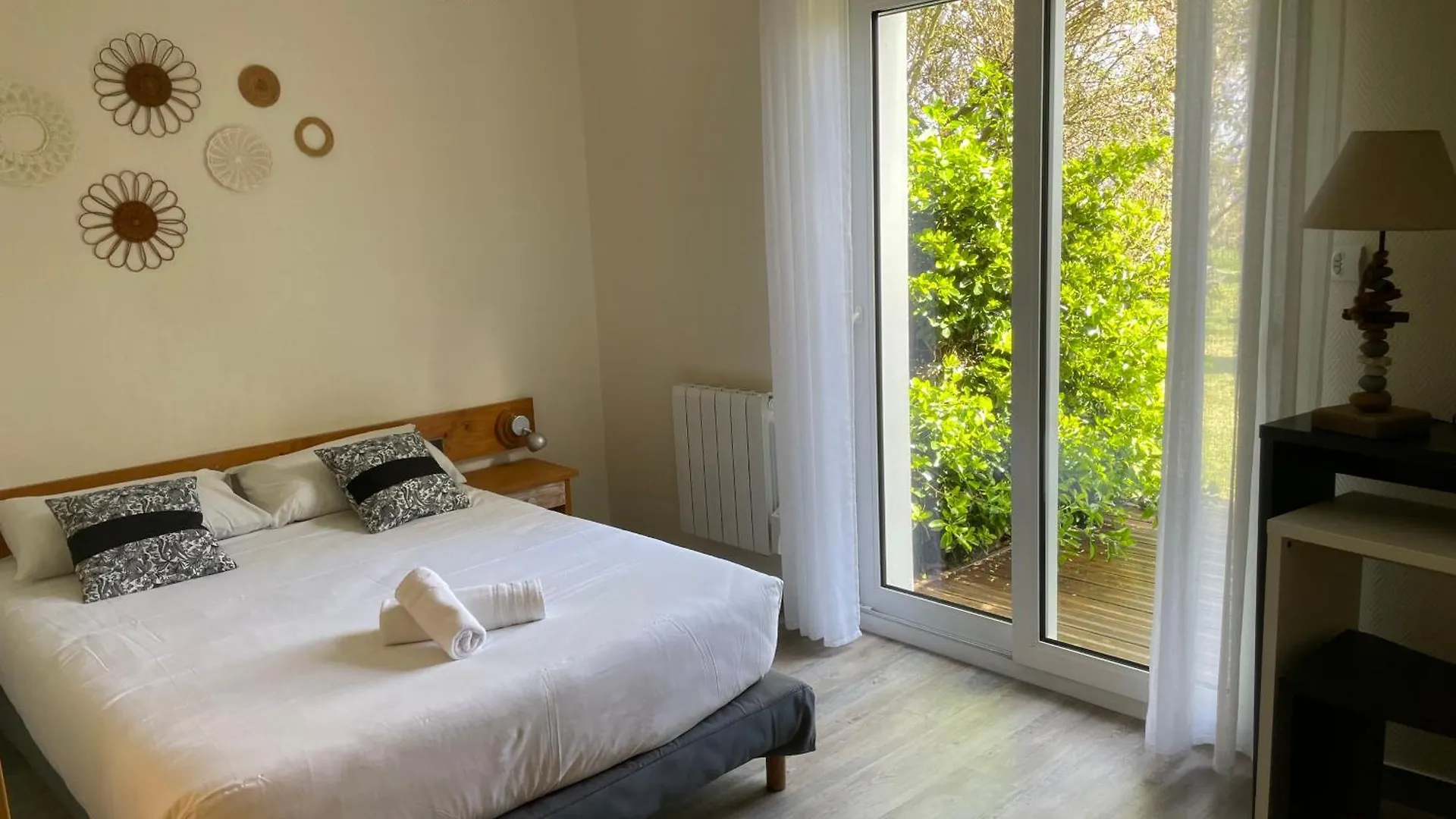 Hotel Aux Tamaris Sauzon 2*,