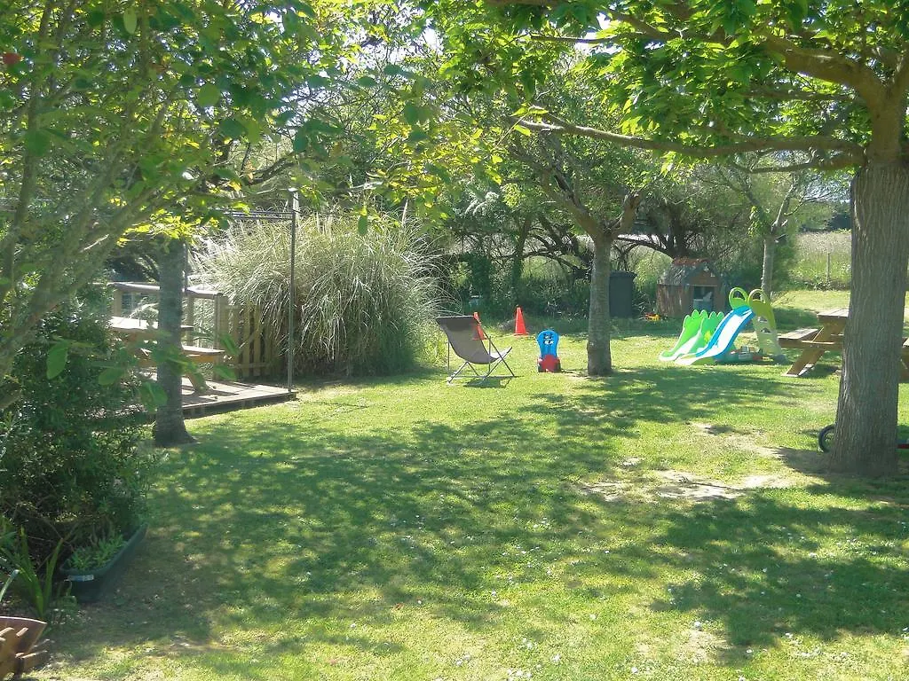 **  Hotel Aux Tamaris Sauzon France