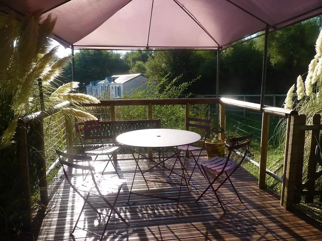 Hotel Aux Tamaris Sauzon 2*,  France